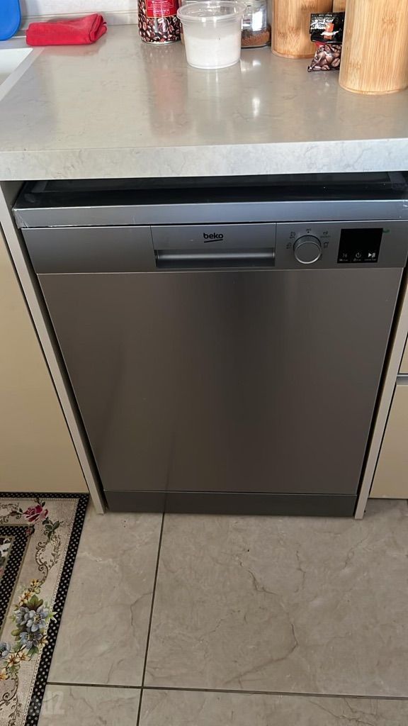 מדיח כלים עומד
