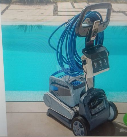 רובוט לבריכה Dolphin M700