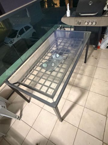 שולחן