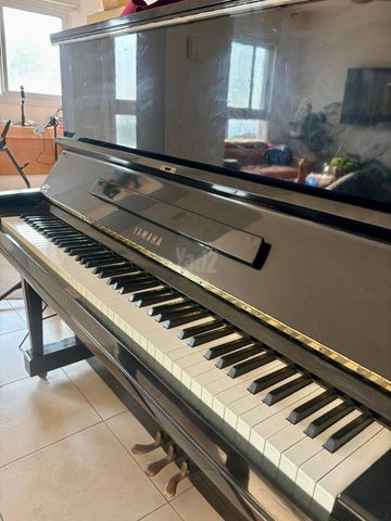 פסנתר ימאהה U3