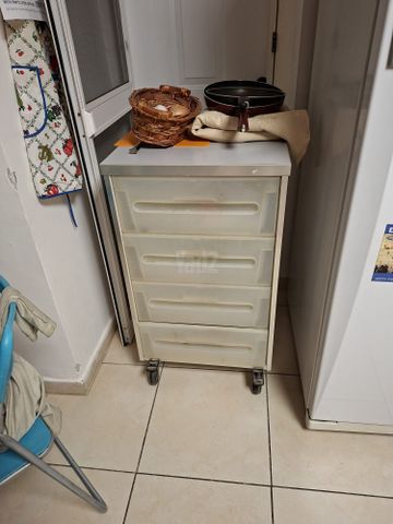 שידת מגירות