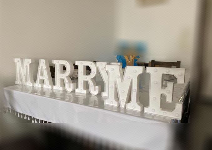 שלט מואר "MARRY ME"