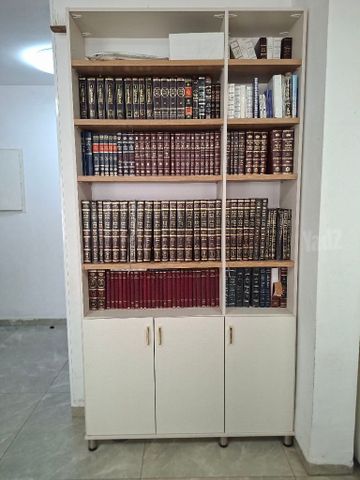 2 סיפריות קודש