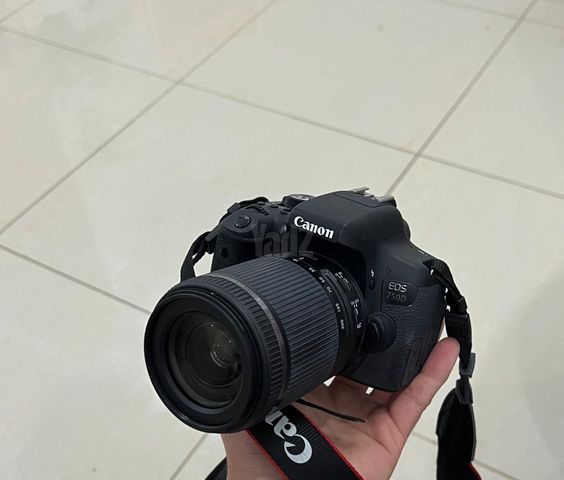 מצלמת Canon  EOS 750+ עדשה