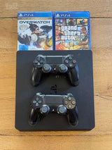 PlayStation4 slim עם שני שלטים