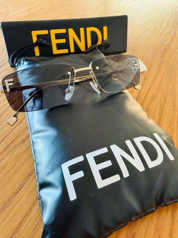 משקפיי שמש FENDI