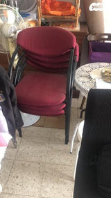 כסאות ושטיח
