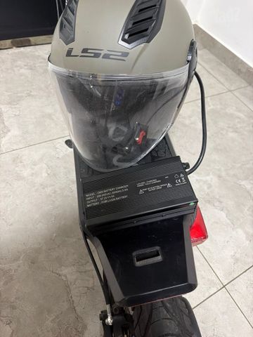 קורקינט קרבון