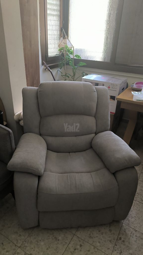 כורסא אפורה
