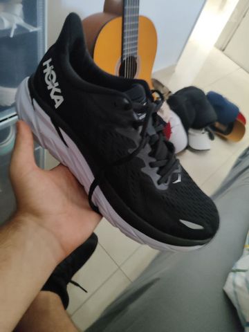 נעלי hoka