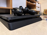 PlayStation 4 Slim בנפח 1TB