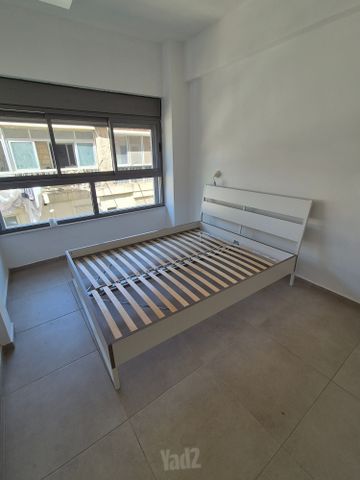 מסגרת מיטה 160×200