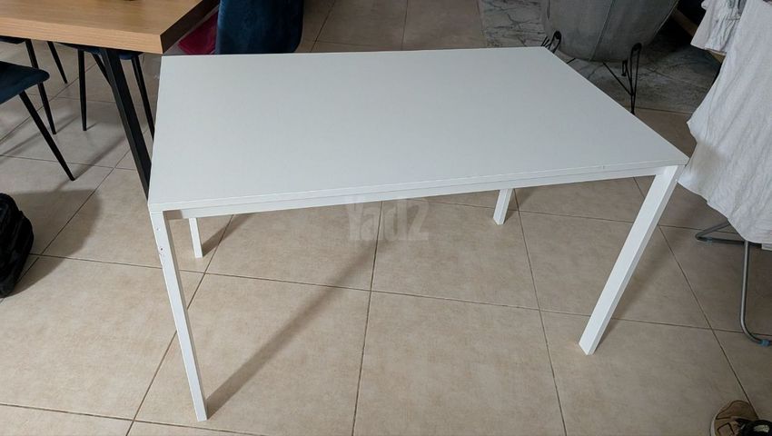 שולחן איקאה