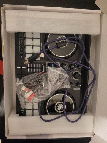 קונטרולר DJ Reloop Buddy