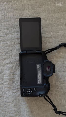 מצלמה canon r50
