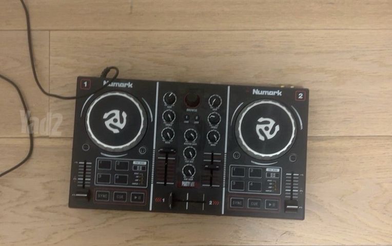 Numark Party Mix DJ Controller