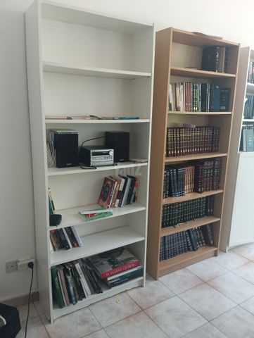 מדפי ספרים