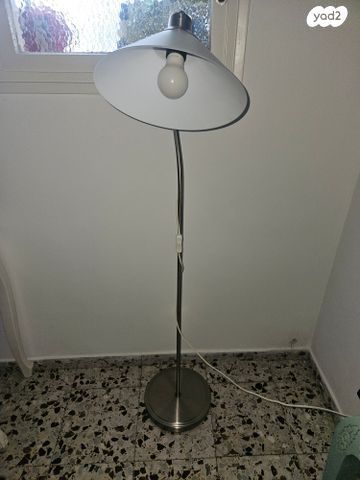 מנורת עמידה