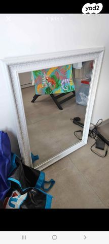 מראה עם מסגרת לבנה 50×70 ס"מ
