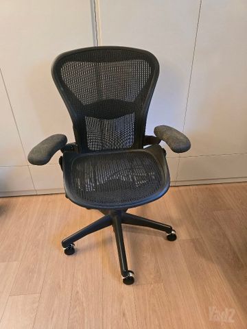Herman Miller Aeron במצב טוב