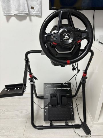 הגה מסוג Thrustmaster t128