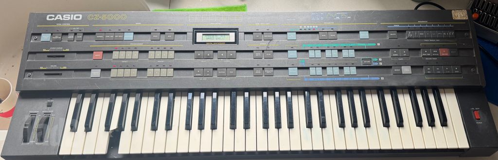 סינטיסייזר CASIO-cz5000