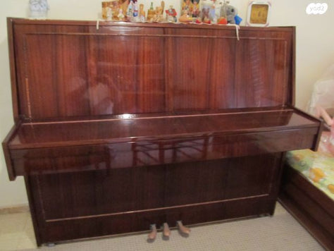 פסנטר  "אוקטובר האדום"  למכירה