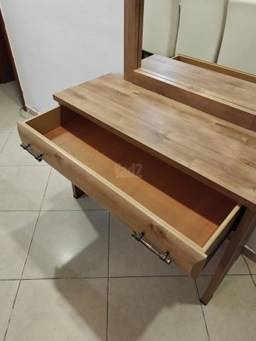 שידה עם מראה