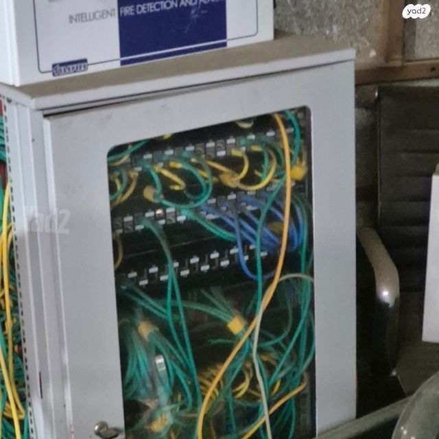 ארון  תקשורת