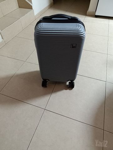 מזוודה טרולי