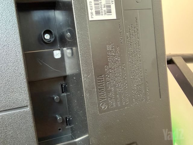 אורגנית Yamaha PSR-E273