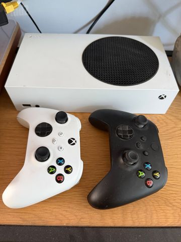 Xbox Series S 512GB עם 2 שלטים