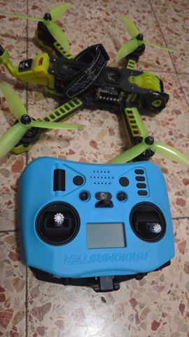 רחפן FPV