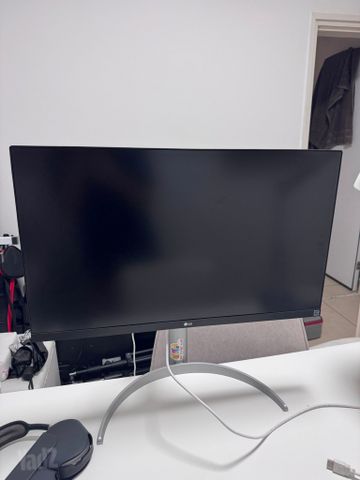מסך 27 אינץ׳ LG 27UP650 4K