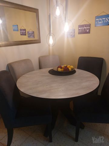 שולחן עם הגדלה