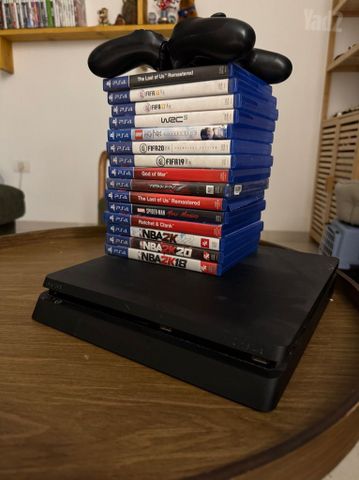Playstation 4 slim