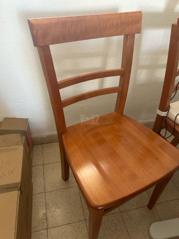 6 כסאות עץ