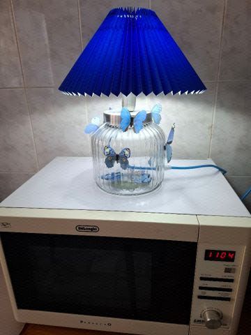מנורת שולחן