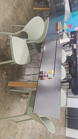 שולחן אוכל