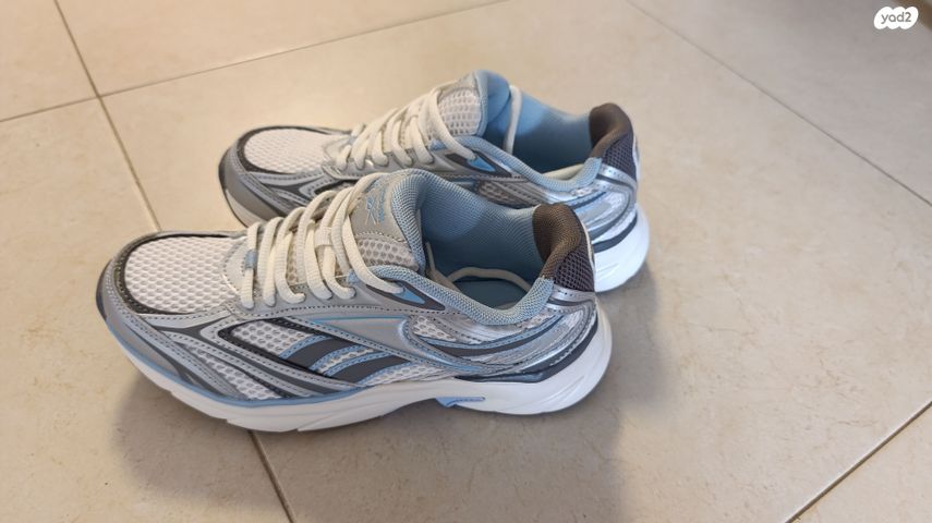 נעלי ספורט של Reebok