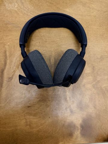 אוזניות SteelSeries Arctis Pro