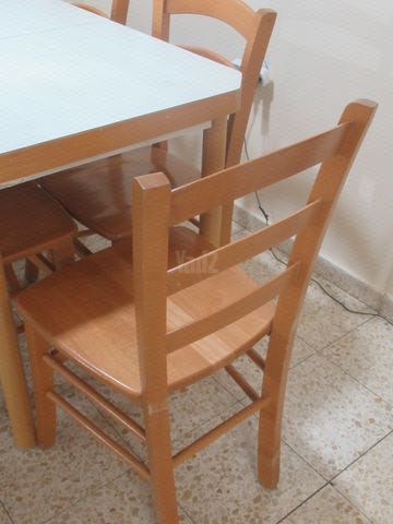 שולחן וכסאות