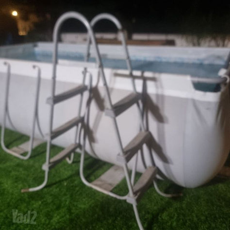 סולם בריכה