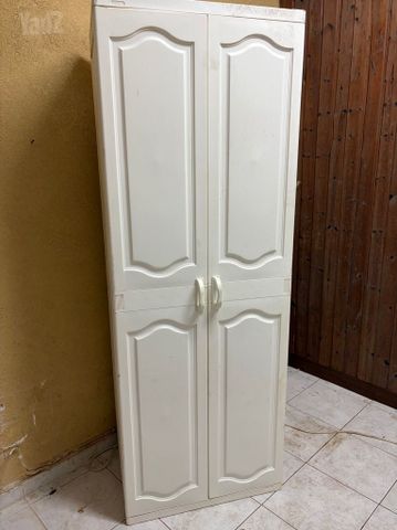 ארון פלסטיק