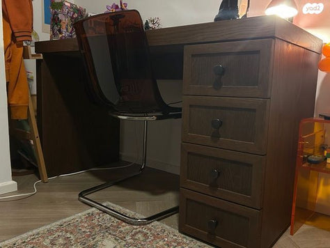 שולחן עץ אגוז