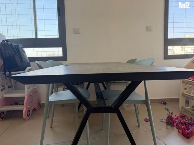 שולחן אוכל