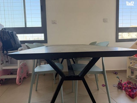 שולחן אוכל