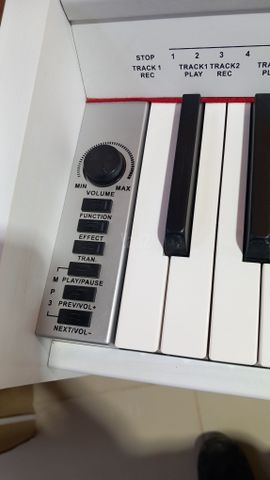 פסנתר חשמלי