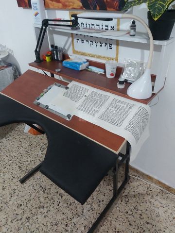 שולחן סופרים  עים אור לשקף