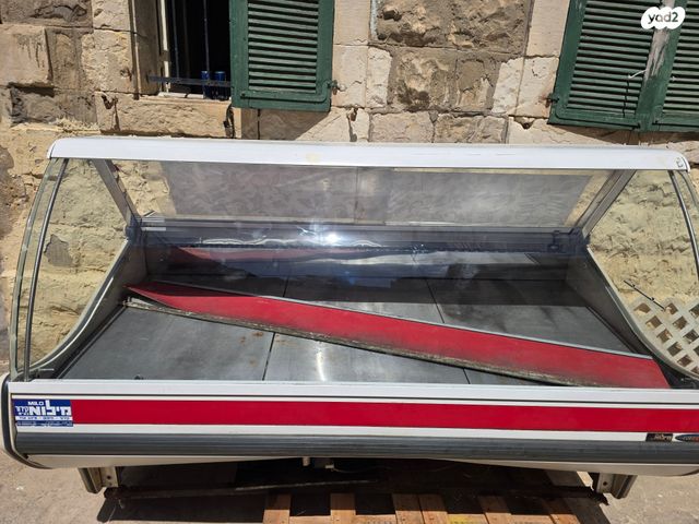מקרר מעדניה
